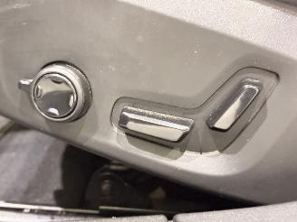 Volvo V-60 2.0 T8 Recharge PHEV R Design AWD picture 31