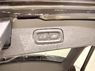 Volvo V-60 2.0 T8 Recharge PHEV R Design AWD picture 35