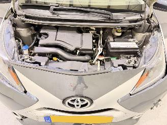 Toyota Aygo 1.0 VVT-i x-clusiv Cabrio Clima picture 14