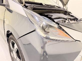 Toyota Aygo 1.0 VVT-i x-clusiv Cabrio Clima picture 21