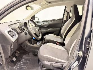 Toyota Aygo 1.0 VVT-i x-clusiv Cabrio Clima picture 7