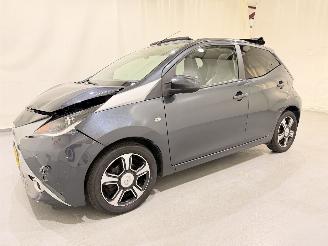 Toyota Aygo 1.0 VVT-i x-clusiv Cabrio Clima picture 11