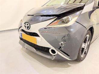 Toyota Aygo 1.0 VVT-i x-clusiv Cabrio Clima picture 30