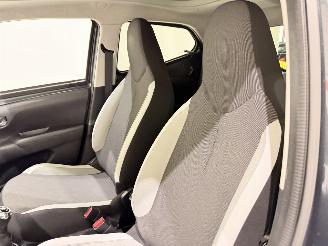 Toyota Aygo 1.0 VVT-i x-clusiv Cabrio Clima picture 32