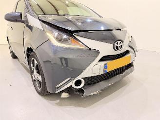Toyota Aygo 1.0 VVT-i x-clusiv Cabrio Clima picture 31