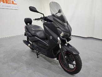 Vaurioauto  motor cycles Yamaha X-Max 250 ABS 2016/7