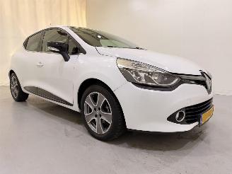 Damaged car Renault Clio HB 0.9 TCe 90 Night&Day 2015/9
