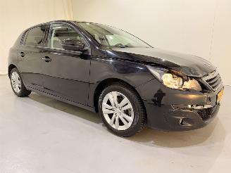 Vaurioauto  passenger cars Peugeot 308 HB 1.2 Blue Lease Exe. Pano 2016/9
