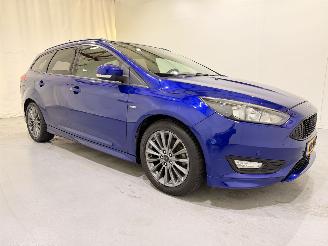 Voiture accidenté Ford Focus Wagon 1.5 EcoBoost Titanium  110kW 150PK 1498ccm 2017/5