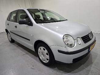 Damaged car Volkswagen Polo 1.4-16V AUT 5.Drs 2002/8