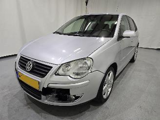 Volkswagen Polo 1.4-16V Comfortline AC 5,Drs LM 60Kw NAP picture 3