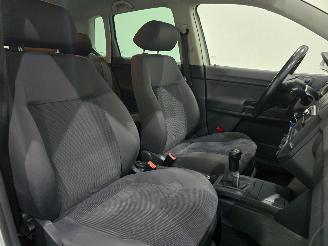 Volkswagen Polo 1.4-16V Comfortline AC 5,Drs LM 60Kw NAP picture 8