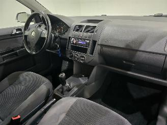 Volkswagen Polo 1.4-16V Comfortline AC 5,Drs LM 60Kw NAP picture 17
