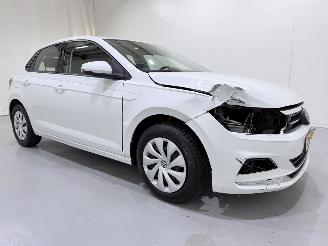 Vaurioauto  passenger cars Volkswagen Polo VI HB 1.0 TSI Comfort Navi/Airco 2019/12