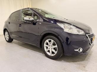 škoda osobní automobily Peugeot 208 HB 1.2 VTi Style Navi/Clima 2014/5