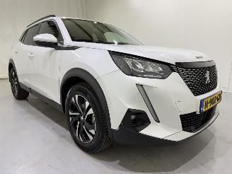 Schadeauto Peugeot 2008 1.2 Blue Lease Allure 2021/10