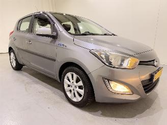 Damaged car Hyundai I-20 HB 1.2 i-Deal Navi/Airco 2014/2