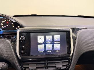 Peugeot 2008 1.2 PureTech Allure Automaat picture 17