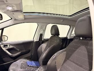Peugeot 2008 1.2 PureTech Allure Automaat picture 9