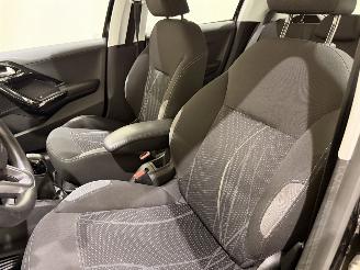 Peugeot 208 HB 1.2 VTi Envy Clima picture 21