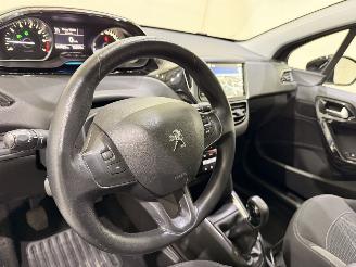 Peugeot 208 HB 1.2 VTi Envy Clima picture 22