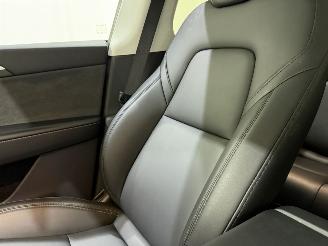 Tesla Model Y Maximum Range / Premium picture 23