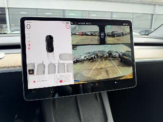 Tesla Model Y Maximum Range / Premium picture 35