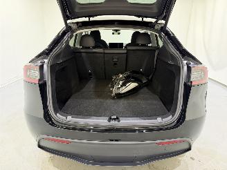 Tesla Model Y Maximum Range / Premium picture 38