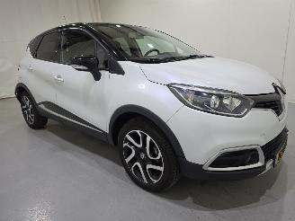 damaged passenger cars Renault Captur 1.2 TCe Dynamique Cruise Trekhaak 87Kw Bjr.2017 2017/1