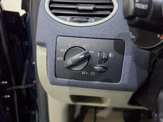 Ford Focus Wagon 1.6-16V Futura AUT 75Kw picture 16