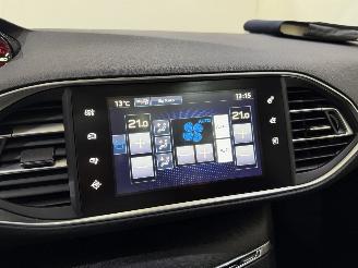 Peugeot 308 HB 1.2 PureTech Blue Lease Executive picture 20