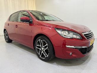 Voiture accidenté Peugeot 308 HB 1.2 PureTech Blue Lease Executive 2017/8