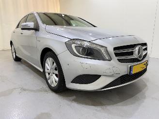 uszkodzony samochody osobowe Mercedes A-klasse 180 CDI Style Prestige 2015/9