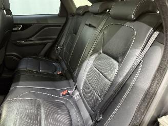 Jaguar F-Pace 2.0d Turbo Portfolio AWD Aut. picture 33