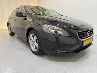 krockskadad bil auto Volvo V-40 1.6 T2 Momentum Navi 2014/7