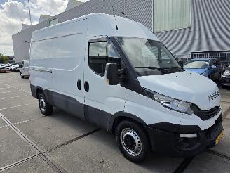 Schade bestelwagen Iveco Daily 35S12V 2.3 352 H2L2 3,prs Bjr.2017 2017/12