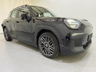 krockskadad bil auto Mini Aceman SE Essential Electric 2024/12