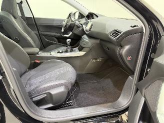 Peugeot 308 HB 1.2 PureTech Allure Pano picture 19