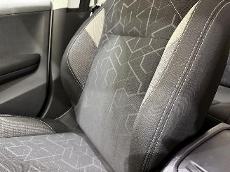 Peugeot 2008 1.2 PureTech 110 Allure picture 25