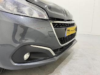 Peugeot 208 HB 1.2 Allure Navi/Clima/Pano picture 11