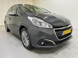 Damaged car Peugeot 208 HB 1.2 Allure Navi/Clima/Pano 2017/3