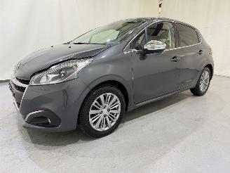 Peugeot 208 HB 1.2 Allure Navi/Clima/Pano picture 3