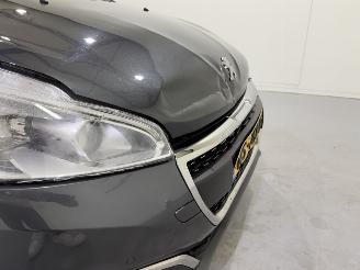 Peugeot 208 HB 1.2 Allure Navi/Clima/Pano picture 8
