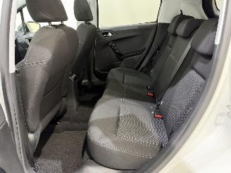Peugeot 208 HB 1.6 Blue HDI 100 Premium picture 15