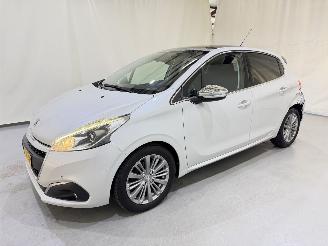 Peugeot 208 HB 1.6 Blue HDI 100 Premium picture 38