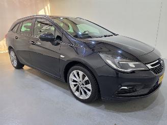 krockskadad bil auto Opel Astra SPORTS TOURER 1.0 Innovation 77Kw Bjr.2016 2016/6