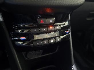 Peugeot 208 1.2 PureTech Allure 5Drs 81Kw Bjr.2019 picture 15