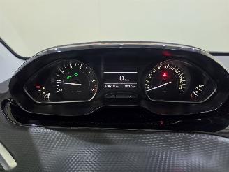 Peugeot 208 1.2 PureTech Allure 5Drs 81Kw Bjr.2019 picture 13