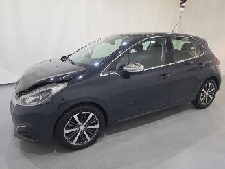Peugeot 208 1.2 PureTech Allure 5Drs 81Kw Bjr.2019 picture 18