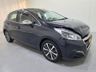 Voiture accidenté Peugeot 208 1.2 PureTech Allure 5Drs 81Kw Bjr.2019 2019/3